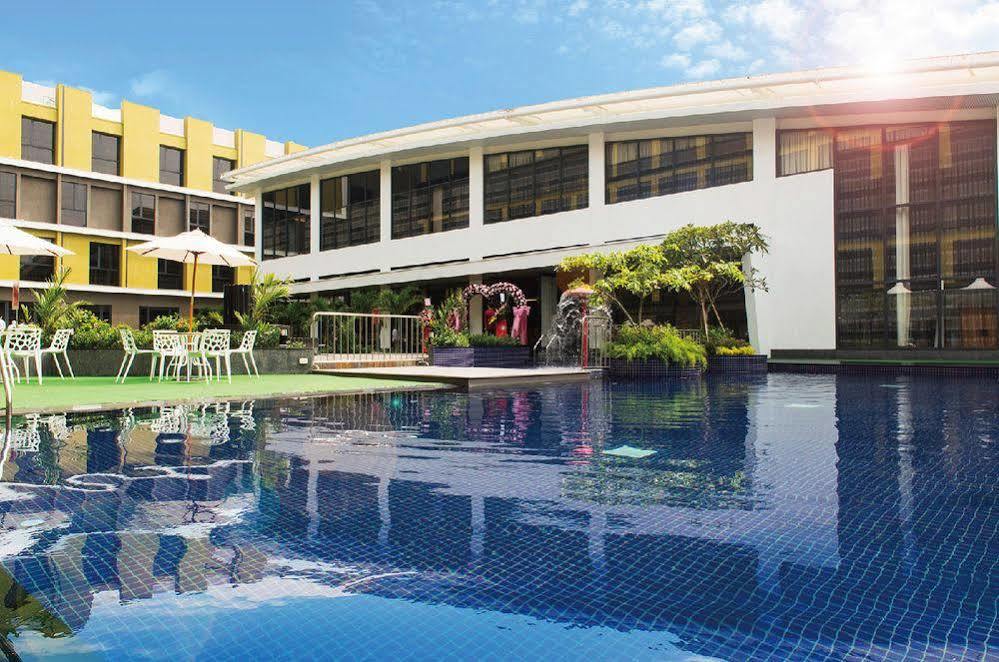 Look Royal Resort Chiayi Exterior foto The swimming pool at the hotel